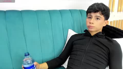 Snapshot of saintdangelo chatting on 06-12-26, 03:33 Santi online show from 06-12-26, 03:33