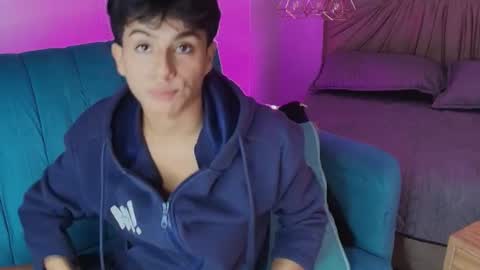 Snapshot of saintdangelo chatting on 06-18-26, 04:33 Santi online show from 06-18-26, 04:33