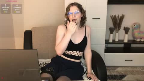 Snapshot of sallysweet_ chatting on 07-12-26, 08:05 Sally online show from 07-12-26, 08:05