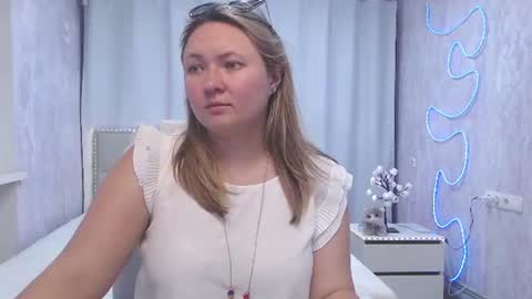 Snapshot of sallyverda chatting on 07-20-26, 05:37 Sally online show from 07-20-26, 05:37