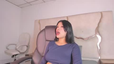 salmaportman_ online show from 05-13-26, 02:31