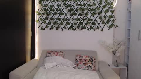 Snapshot of salome_010 chatting on 09-19-25, 02:51 Salome online show from 09-19-25, 02:51