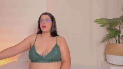 Snapshot of salome_oz chatting on 11-19-25, 04:01 Salome online show from 11-19-25, 04:01