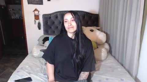 Snapshot of salomefox2 chatting on 06-22-26, 03:25 yenny online show from 06-22-26, 03:25