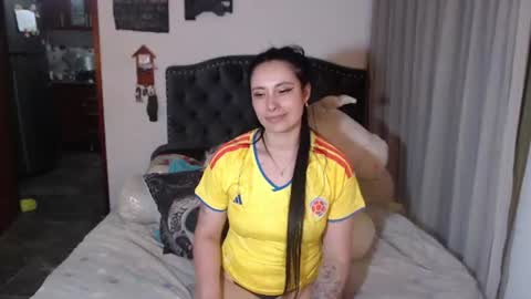 Snapshot of salomefox2 chatting on 06-24-26, 04:22 yenny online show from 06-24-26, 04:22
