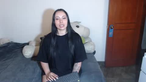 Snapshot of salomefox2 chatting on 07-18-26, 03:44 yenny online show from 07-18-26, 03:44