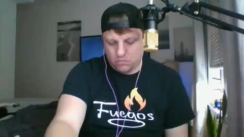 Snapshot of salsbud2022 chatting on 02-23-25, 10:17 salsbud2022 online show from 02-23-25, 10:17