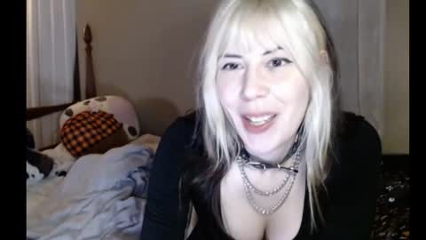 Carmen online show from 11-16-25, 01:33