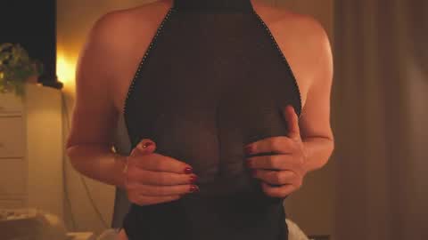 Snapshot of saltedhoney chatting on 05-07-26, 08:03 IsaBella- online show from 05-07-26, 08:03