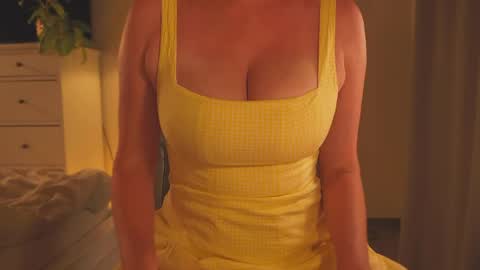 Snapshot of saltedhoney chatting on 05-31-26, 07:37 IsaBella- online show from 05-31-26, 07:37