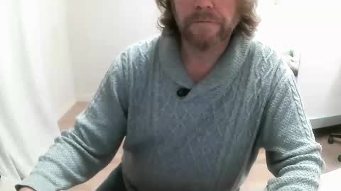 Snapshot of saltimbanquier chatting on 12-17-24, 07:26 Saltimbanquier Salt ou Banquier online show from 12-17-24, 07:26