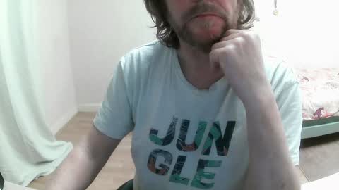 Snapshot of saltimbanquier chatting on 01-25-25, 03:20 Saltimbanquier Salt ou Banquier online show from 01-25-25, 03:20