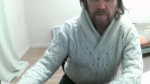 Snapshot of saltimbanquier chatting on 02-03-25, 12:47 Saltimbanquier Salt ou Banquier online show from 02-03-25, 12:47