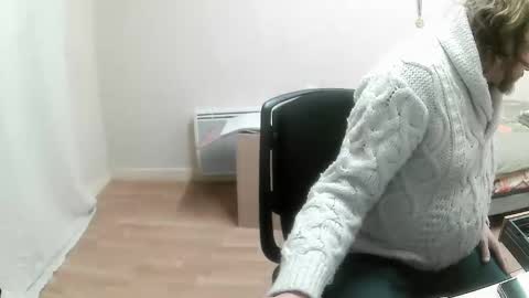 Snapshot of saltimbanquier chatting on 02-10-25, 07:36 Saltimbanquier Salt ou Banquier online show from 02-10-25, 07:36