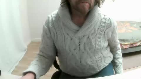 Snapshot of saltimbanquier chatting on 02-10-25, 12:50 Saltimbanquier Salt ou Banquier online show from 02-10-25, 12:50