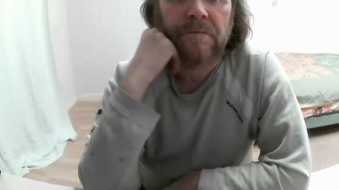 Snapshot of saltimbanquier chatting on 02-17-25, 02:59 Saltimbanquier Salt ou Banquier online show from 02-17-25, 02:59