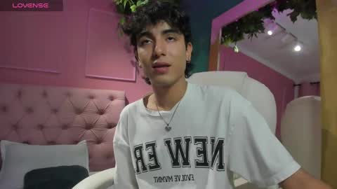 Snapshot of salvatore_monterey chatting on 12-15-24, 09:31 salvatore online show from 12-15-24, 09:31