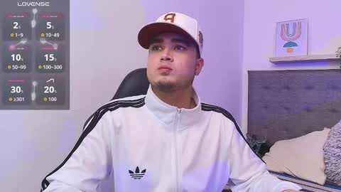 Snapshot of salvatore_muller chatting on 09-17-25, 08:43 Salvatore  online show from 09-17-25, 08:43