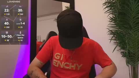 Snapshot of salvatore_muller chatting on 09-30-25, 11:43 Salvatore  online show from 09-30-25, 11:43