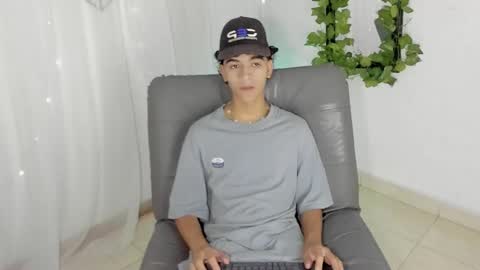 Snapshot of sam__cute chatting on 01-25-25, 08:10 sam__cute online show from 01-25-25, 08:10