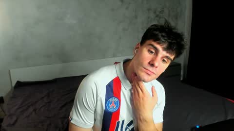 Snapshot of sam_huston18 chatting on 06-18-26, 01:48 BACK IN 2 WEEKS online show from 06-18-26, 01:48
