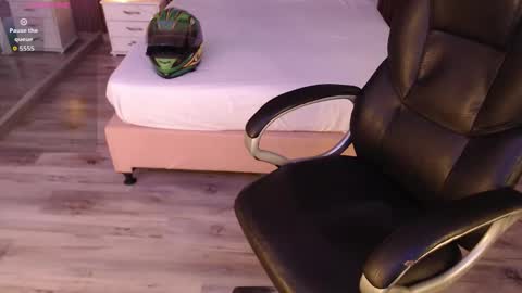 Snapshot of sam_mansson66 chatting on 12-18-25, 07:09 SAM MANSON online show from 12-18-25, 07:09