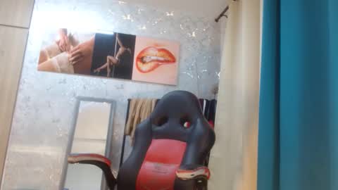 Snapshot of samanta_brownn_ chatting on 04-18-26, 11:14 samanta online show from 04-18-26, 11:14
