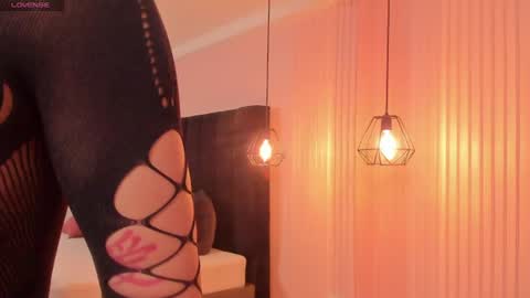 Snapshot of samanta_quinn chatting on 06-21-26, 05:32 samantha online show from 06-21-26, 05:32