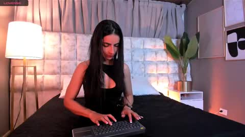 Snapshot of samantha_velle chatting on 04-25-26, 02:03 samantha_velle online show from 04-25-26, 02:03