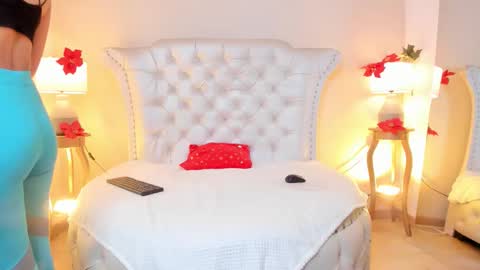 Snapshot of samanthamorelli chatting on 02-06-26, 12:30 Sam online show from 02-06-26, 12:30
