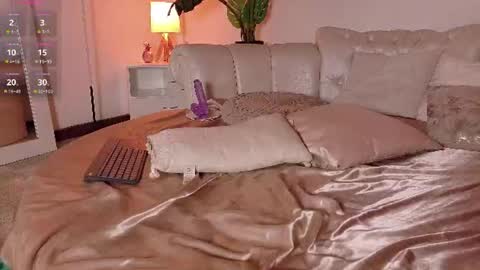 Snapshot of samara_halee chatting on 06-11-26, 12:32 samara_halee online show from 06-11-26, 12:32