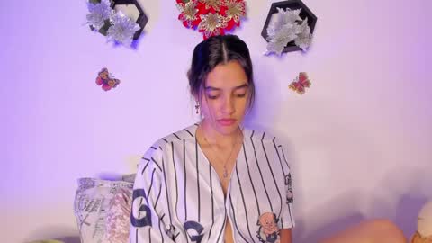 Snapshot of samara_jonnes_ chatting on 01-11-25, 04:38 Samara is my name a pleasure delighted that you are here leave your thumb up it is important to me online show from 01-11-25, 04:38