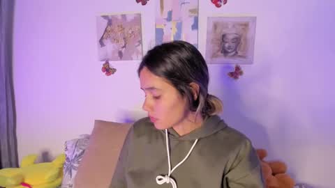 Snapshot of samara_jonnes_ chatting on 01-25-25, 04:13 Samara is my name a pleasure delighted that you are here leave your thumb up it is important to me online show from 01-25-25, 04:13