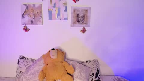 Snapshot of samara_jonnes_ chatting on 01-29-25, 01:37 Samara is my name a pleasure delighted that you are here leave your thumb up it is important to me online show from 01-29-25, 01:37