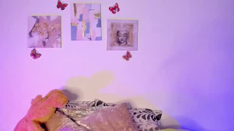 Snapshot of samara_jonnes_ chatting on 01-31-25, 01:33 Samara is my name a pleasure delighted that you are here leave your thumb up it is important to me online show from 01-31-25, 01:33