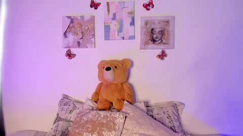 Snapshot of samara_jonnes_ chatting on 02-02-25, 07:46 Samara is my name a pleasure delighted that you are here leave your thumb up it is important to me online show from 02-02-25, 07:46