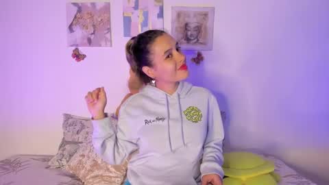 Snapshot of samara_jonnes_ chatting on 02-10-25, 10:40 Samara is my name a pleasure delighted that you are here leave your thumb up it is important to me online show from 02-10-25, 10:40