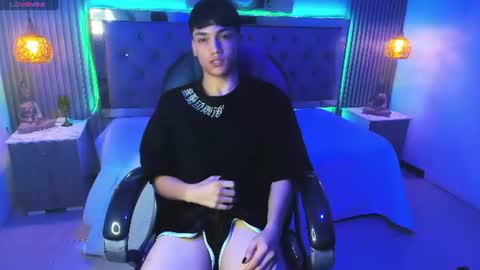 Snapshot of samblack_ chatting on 06-25-26, 12:53 Sam online show from 06-25-26, 12:53