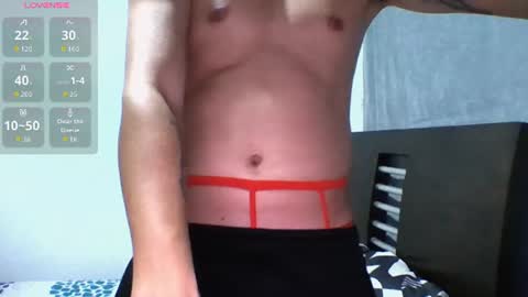 Snapshot of samblaze_21 chatting on 06-12-26, 02:54 samblade online show from 06-12-26, 02:54