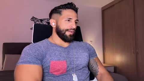 Snapshot of samdornan chatting on 03-12-25, 12:53 Sam Dornan online show from 03-12-25, 12:53