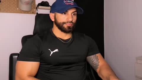 Snapshot of samdornan chatting on 02-12-26, 12:27 Sam Dornan online show from 02-12-26, 12:27