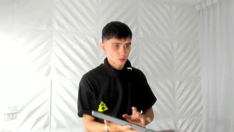 Snapshot of samevans_ chatting on 01-03-25, 12:30 Sam online show from 01-03-25, 12:30