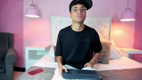 Snapshot of samfrrost chatting on 06-04-26, 12:22 Samfrrost online show from 06-04-26, 12:22
