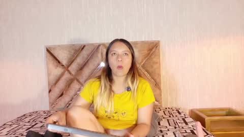 Snapshot of sami_1_8 chatting on 06-25-26, 08:35 Samy online show from 06-25-26, 08:35