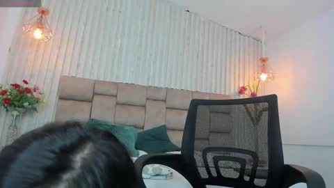 Snapshot of sami_eva chatting on 10-18-25, 02:40 Samanta online show from 10-18-25, 02:40