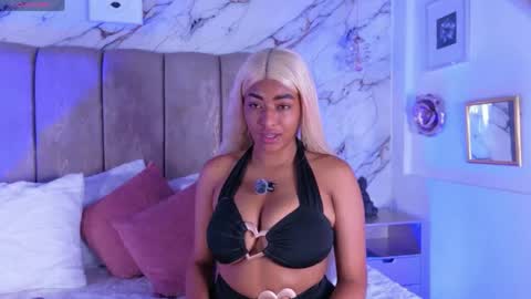 Snapshot of samira_gallardo chatting on 04-23-26, 01:35 Samira online show from 04-23-26, 01:35