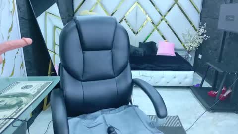 Luisa online show from 11-28-25, 11:13