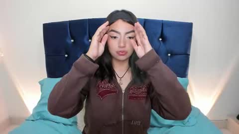 Snapshot of sammy_bunny1 chatting on 09-16-25, 04:35 Samantha online show from 09-16-25, 04:35