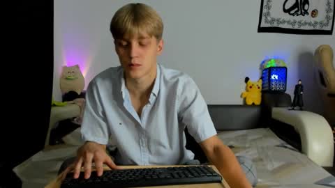 Snapshot of samuel_clark chatting on 09-22-25, 05:42 Sam online show from 09-22-25, 05:42
