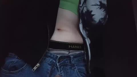 Snapshot of samuskaiser chatting on 11-16-25, 12:49 samuskaiser online show from 11-16-25, 12:49